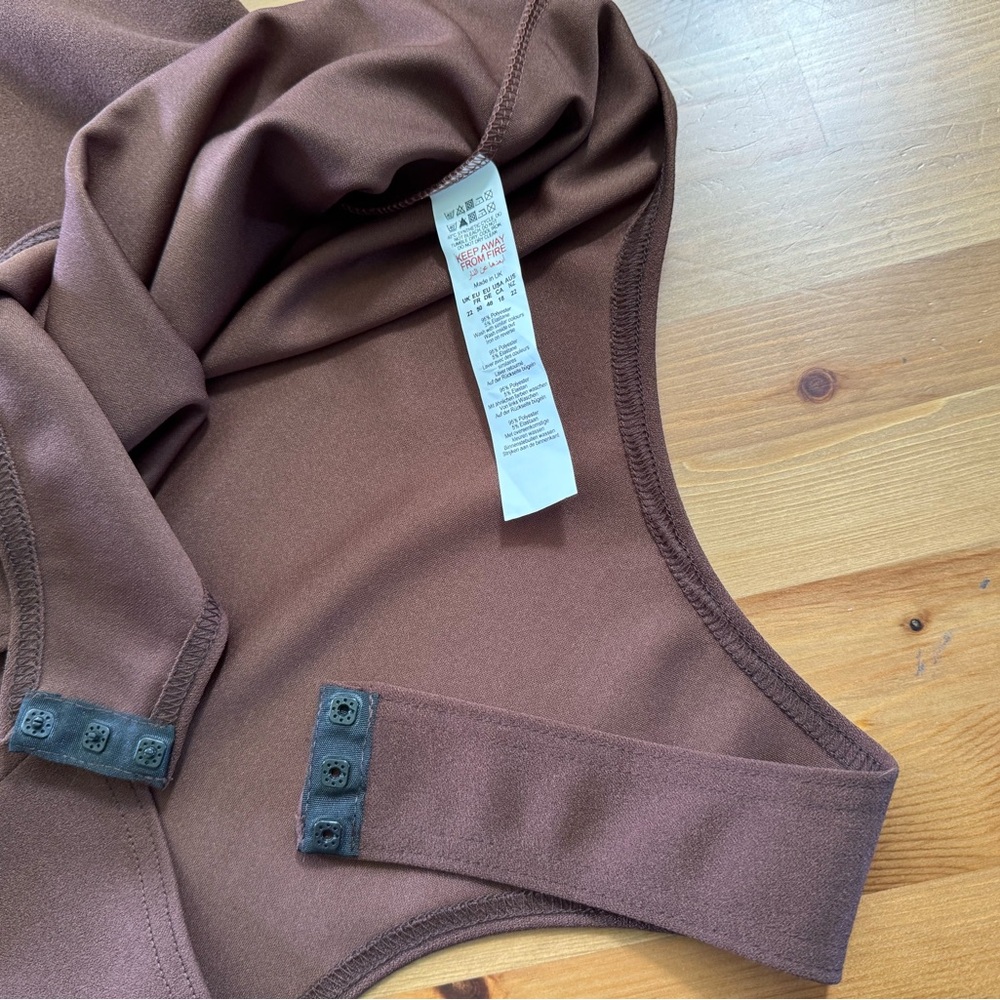 Boohoo Chocolate Brown Choker Cutout Long Sleeve Bodysuit Size 18 New With Tags - Picture 8 of 9